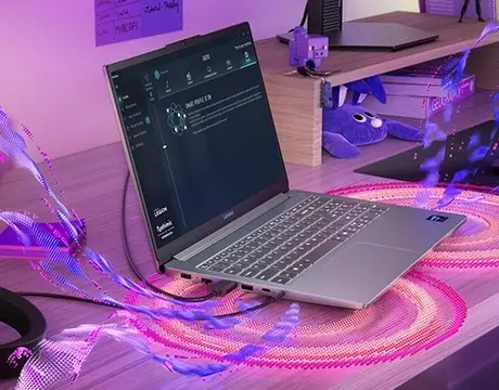 Notebook Gamer LOQe Gen 10 Ryzen 7 Lenovo 83S00001CL Primer plano del botón de encendido con indicador LED de estado, ubicado en la parte superior central del teclado.